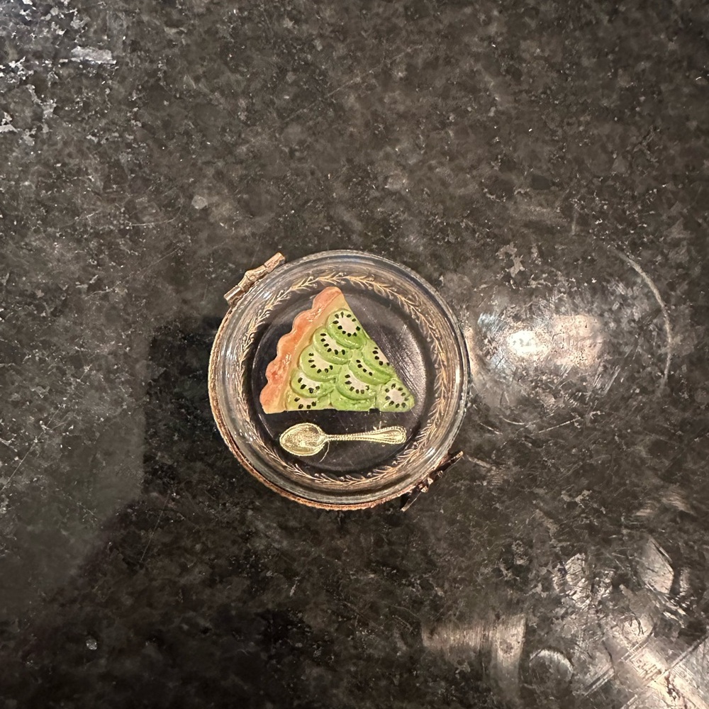 Vintage Limoges Kiwi Pie Slice Trinket Box - Picture 6 of 6